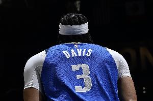 开云体育下载-丁威迪：人们谈论我在湖人时的防守数据 那很大程度都是因为浓眉