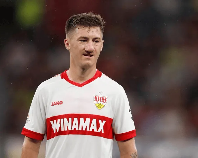 开云下载-记者独家：曼联代表团抵达斯图加特，希望压哨签下施蒂勒