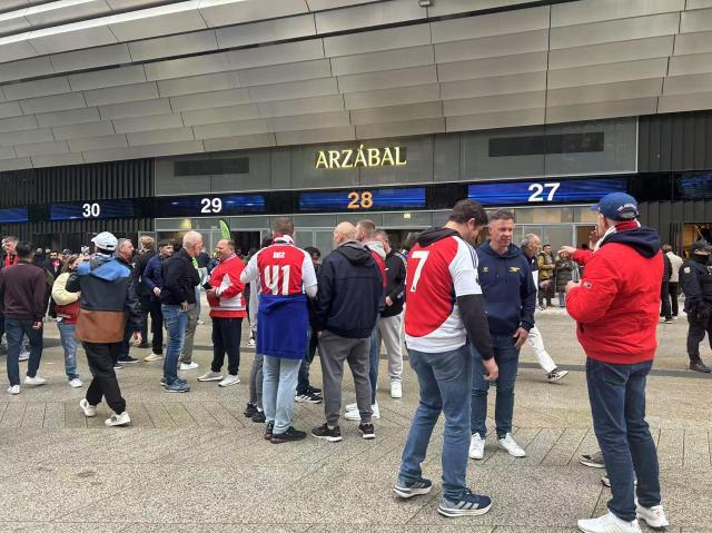 开云-【现场】欧冠之王黯然出局，伯纳乌嘘声送给姆巴佩