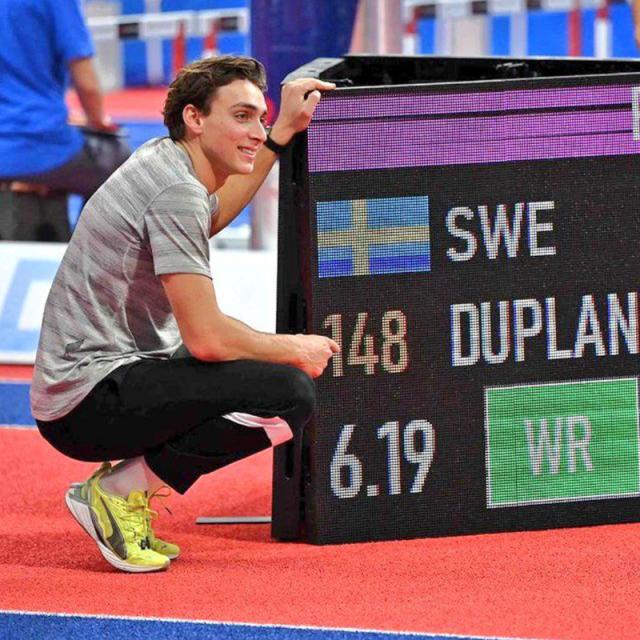 开云-为何22岁的小杜能统治男子撑竿跳？他还有更大雄心